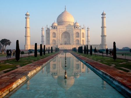 Splendeur immaculée : majestueux Taj Mahal…