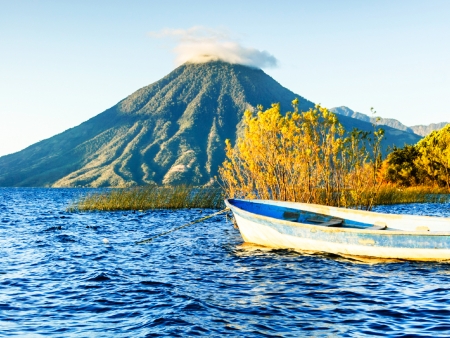Lacs Atitlan et indiens Zutuhiles   