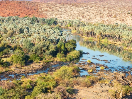 Aux confins des terres Namibiennes, le fleuve Kunene (200km)